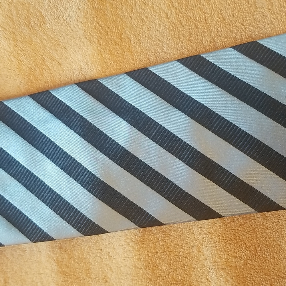 Men's tie - Picture 2 of 3